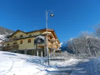 Residence Hotel Raggio di Luce Ξενοδοχεία στην πόλη Temu