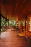 Peaceful Mountain Log Cabin Getaway with Hot Tub!