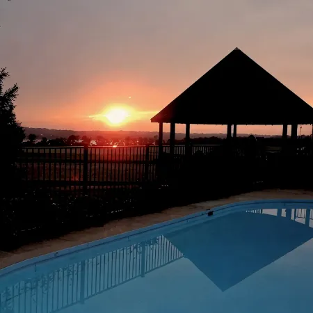 Relaxing, peaceful house in Calvert County, Md close to beach towns and DC.