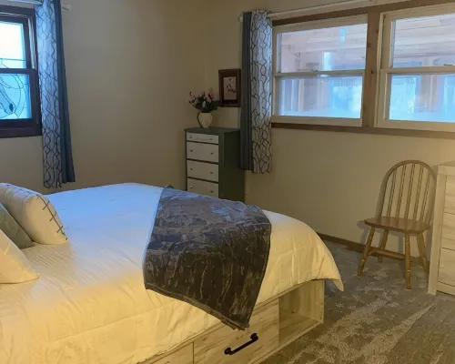 Private, secluded 2-bedroom house with King, Queen beds near Cable with WiFi, AC Các khách sạn ở Cable