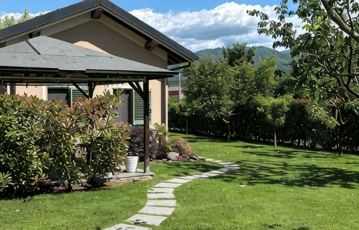 MANDOLATA - cottage with garden, shared pool, private veranda