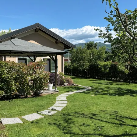 MANDOLATA - cottage with garden, shared pool, private veranda