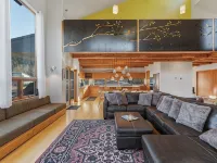 Alaska Slopes | Hot Tub, Gym & Guest House Hotels near Bear Cub
