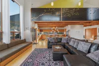 Alaska Slopes | Hot Tub, Gym & Guest House