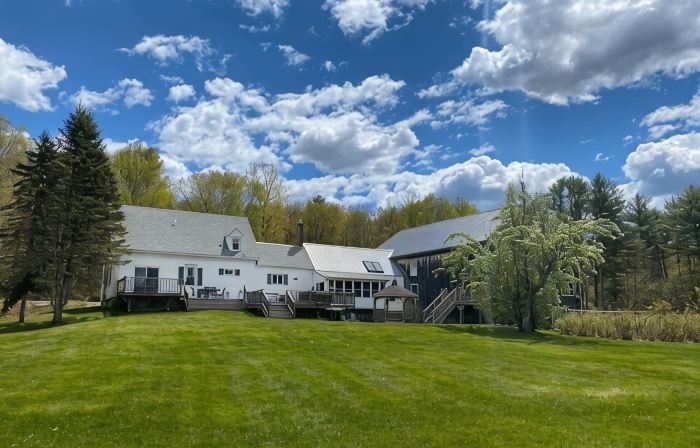 The Farm @ Worthley Pond, Farmhouse, Private Beach, hot tub, sauna