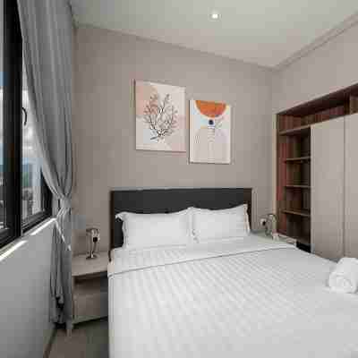 iconic seaview near airport bayan lepas 7pax luxury Rooms