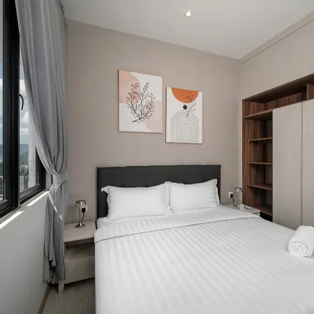 iconic seaview near airport bayan lepas 7pax luxury