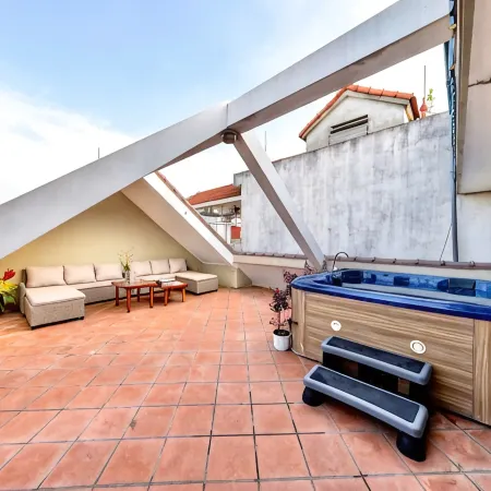 1000m2 Private Villa 32 An Duong Tay Ho