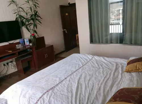 Huaning Yuxing Homestay - Inns