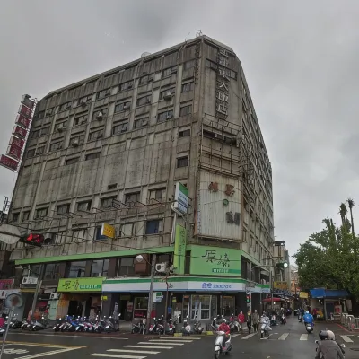 King Lo-Tong Hotel Отели рядом с достопримечательностью «Железнодорожный вокзал Луодонга»