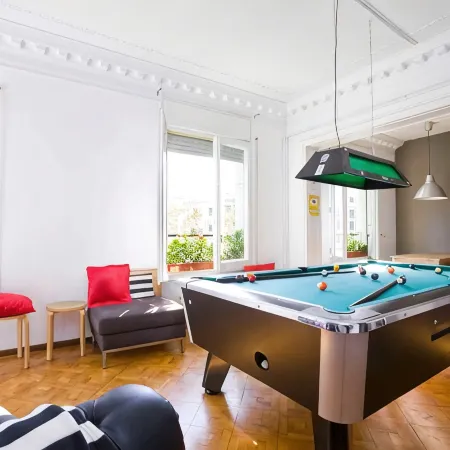Wow Hostel Barcelona Отели рядом с достопримечательностью «Луз де Гас»