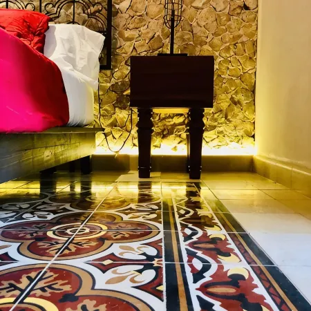 Luxury Home & Pool, 5 Min from Downtown