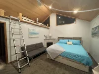 “The View on Gull” Spacious 4-bedroom plus loft house with 100’ on Gull Lake