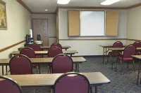 Best Western Legacy Inn  Suites Beloit-South Beloit - parking