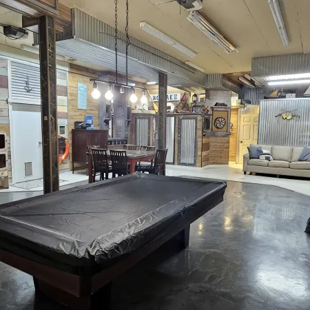 Kentucky Lake Oasis- Walk to Lake, Game Room, Fire Pit & Boat Parking
