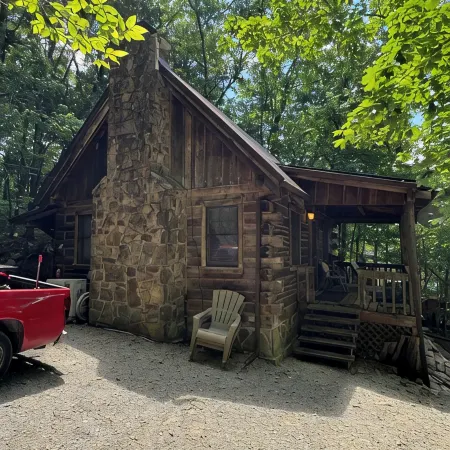 Serene cabin with dock/swim platform in charming Speedwell