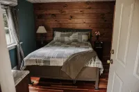 Paradise Mountain Getaway! Hot Tub to Relax after Hiking, Fishing, & Fun Here! - Alppimaja