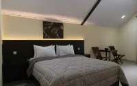 Augusta Hotel & Glamping Sukabumi - parking