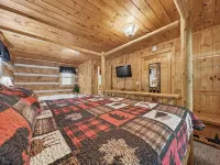 Matthew11:28~4 MIL Pkwy-Dwntwn Pigfrge Hot Tub, Wifi-Gas Fireplace-No Extra Fees
