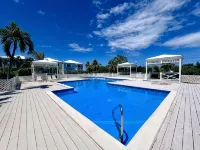NEW! Saltwater Serenity - Poolside & Walk to Beach - 무료 와이파이