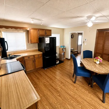 Cozy Urban Bungalow-Near Pit Airport, Stadiums, Parks & Museums! Pet Friendly!