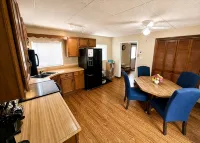 Cozy Urban Bungalow-Near Pit Airport, Stadiums, Parks & Museums! Pet Friendly!