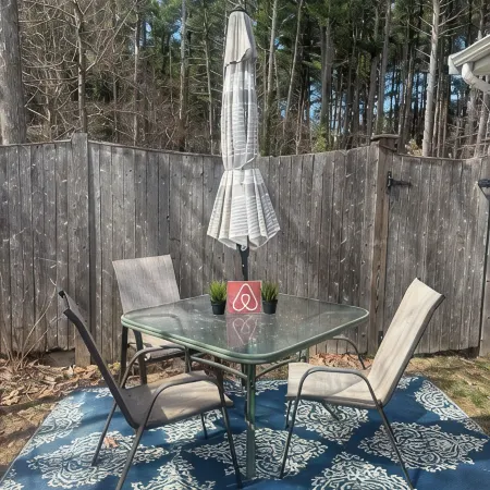 Private Cozy 1-br condo w/ high ceilings, WiFi, AC in quiet N. Framingham