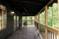 "Black Hawk" - Overlook Cabin in RRG