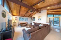 Peaceful chalet near Bromley, Magic, Okemo, Mount Snow, and Stratton