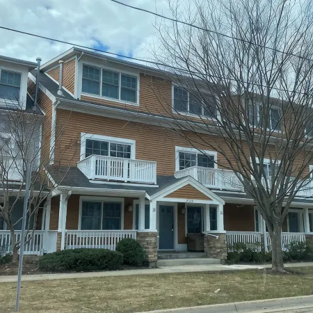 3-bedroom 3.5 bath condo in enchanting Saugatuck with AC, WiFi. Relax and unwind