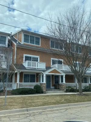 3-bedroom 3.5 bath condo in enchanting Saugatuck with AC, WiFi. Relax and unwind