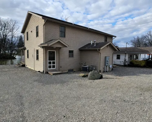 Charming 3-bedroom house in Pleasant Lakeview with AC, WiFi Hotels in Stokes Township