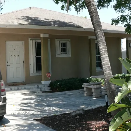 3-bedroom 3 bath house with semi-private beach access in Pompano Beach