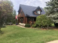 4 Season/4 bedroom  Log Home in Southampton. Walking distance to downtown/beach - 4 tähden