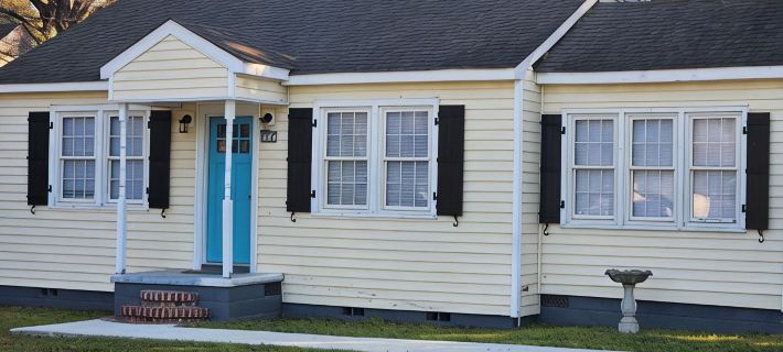 Charming 2-bedroom cottage close to I26 and I95; 1 hr from Charleston Hotels in Orangeburg County