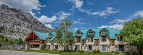 Waterton Glacier Suites - Parkplatz
