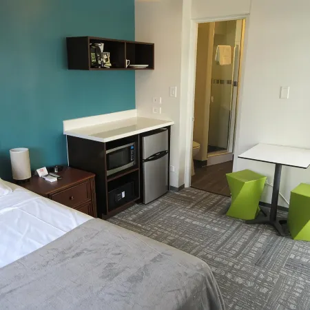 Waikiki Central Hotel - No Resort Fees