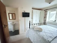 4 Star Cotswold Stone Cottage - جاكوزي