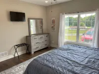Modern, Quiet, & Comfortable Stay - Near E-Town Sports Park, BluOval SK & Eats! - 2-stjärniga