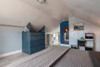 Artistic Getaway Near Halifax | King Bed, Spacious Deck & Fire Pit - บังกะโล