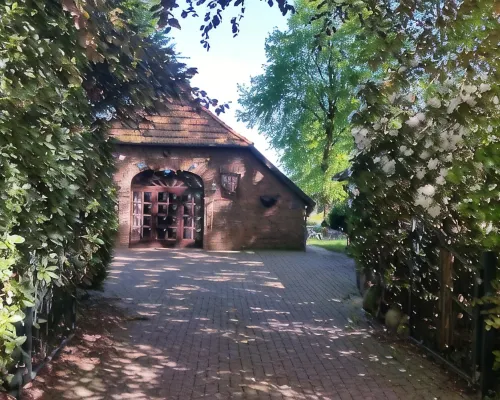 Vacation apartment "Kaminzimmer" in the 2-stall country house in the Rhodo garden. Hotels in Westerstede
