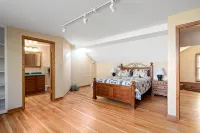 4 bed house on the shore of Lake Michigan