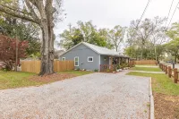 Cozy Duplex Retreat - Beaches, Hospital, Dining - 4-Star