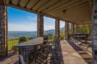 Mountain Cabin with 180 degree panoramic views just 15 minutes from Hanging Rock