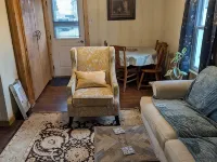 Charming 2-bedroom cottage in the great little town of Dillon with WiFi Hotels in Dillon