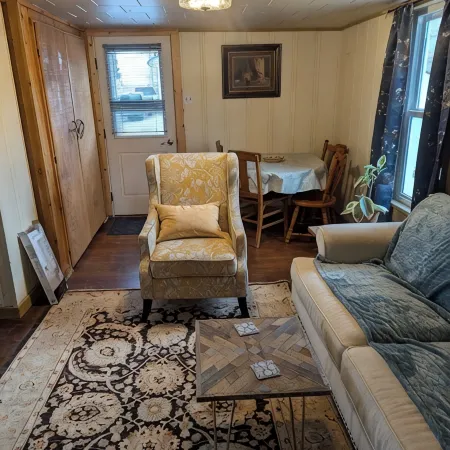 Charming 2-bedroom cottage in the great little town of Dillon with WiFi