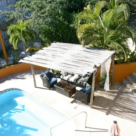 Beautiful 2 Bd Poolside Homes - Near Pickleball and Beach