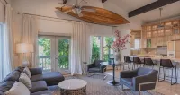 The Treehouse: Spacious Retreat with Theater Room, Fire Pit & Mountain Views