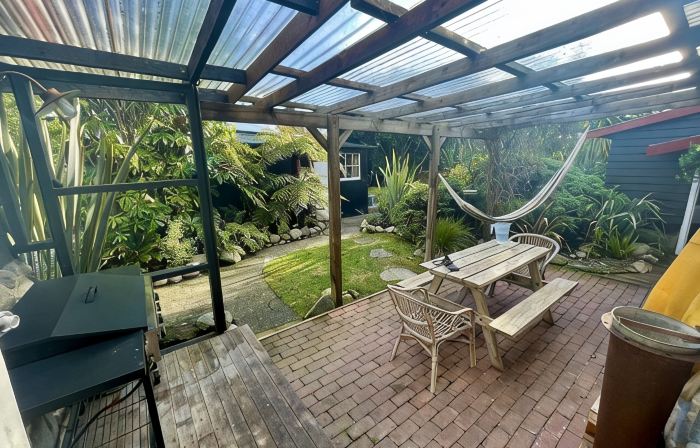 Welcome Home Cottage, Manapouri, Fiordland