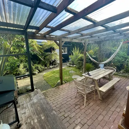 Welcome Home Cottage, Manapouri, Fiordland